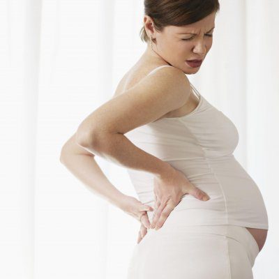 Douleurs lombaires et sciatiques durant la grossesse